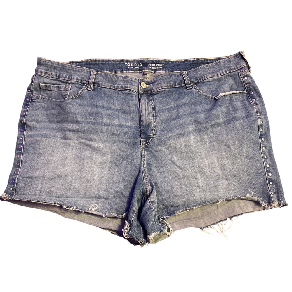 Torrid Women's Medium Wash Studded‎ Raw Hem Denim Shorts Size 26